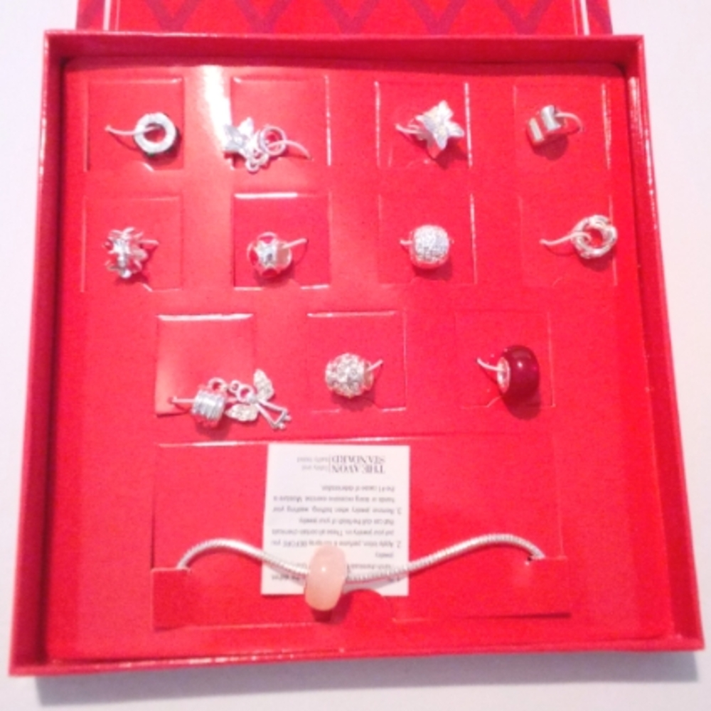 Avon Cherished Memories Bracelet Set NIB